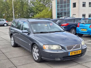 Volvo V70 &euro;2250,-2.5T AWD 250 Pk Vol ! Trekhaak Navi