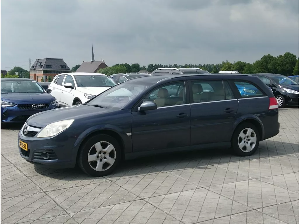 Opel Vectra Wagon &euro;1750,-2.2-16V Trekhaak Automaat Navi Airco Nappas