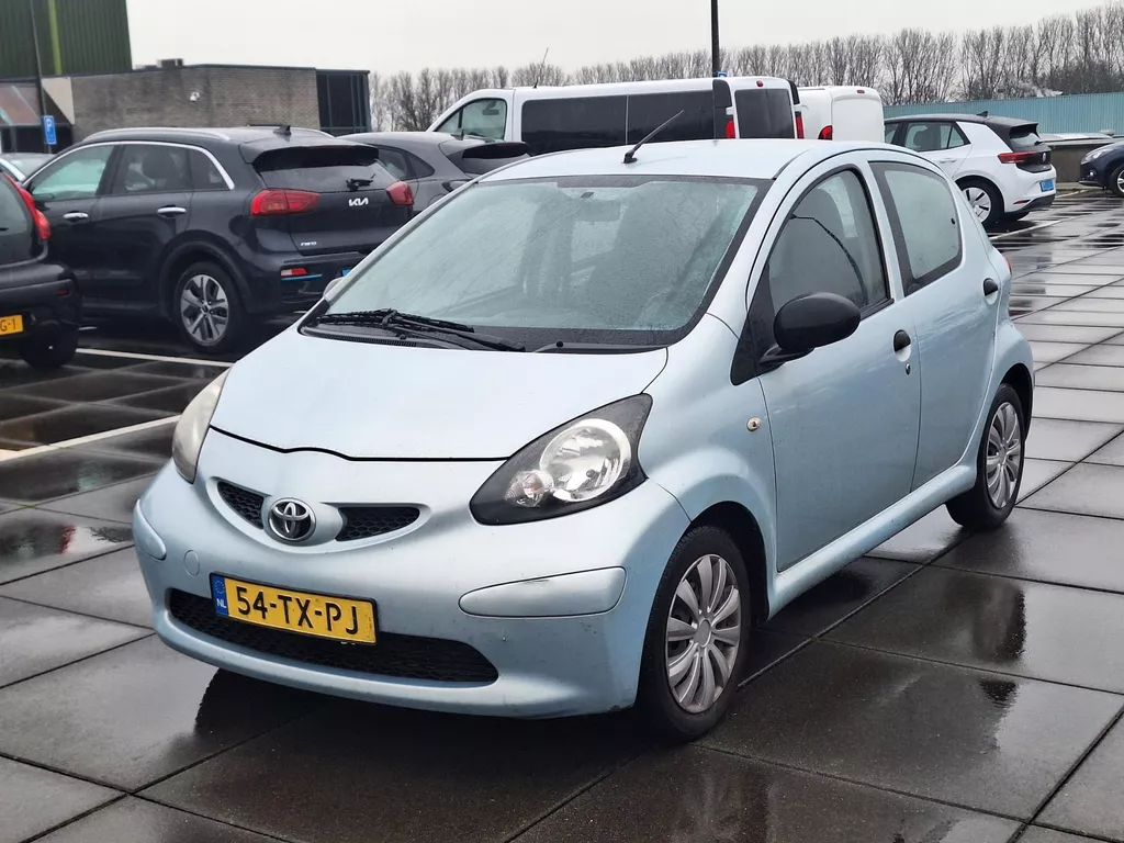 Toyota Aygo &euro; 2150,-1.0-12V Nwe Apk Nwe Koppeling Nwe OH Beurt 5drs Airco