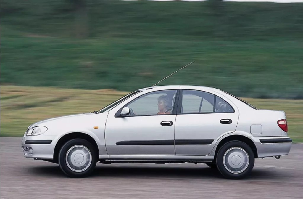 Nissan Almera &euro;2250,- Apk 2025 Airco Nappas Sedan